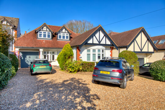 Georges Wood Road, Brookmans Park, AL9