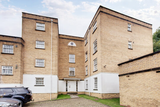 Leigh Hunt Drive, Southgate, N14
